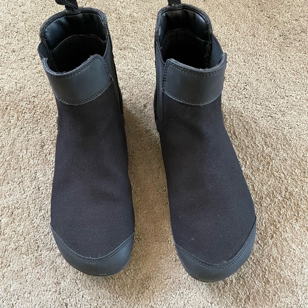 Xero Vienna Chelsea Boots